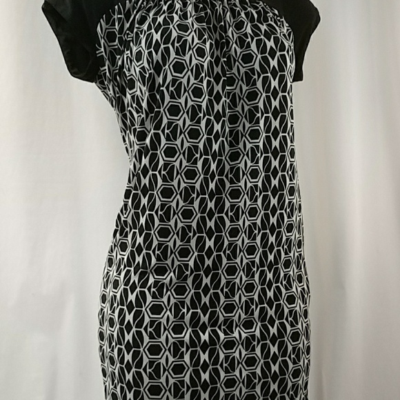 EXPRESS XS B&W Dress - Picture 2 of 7